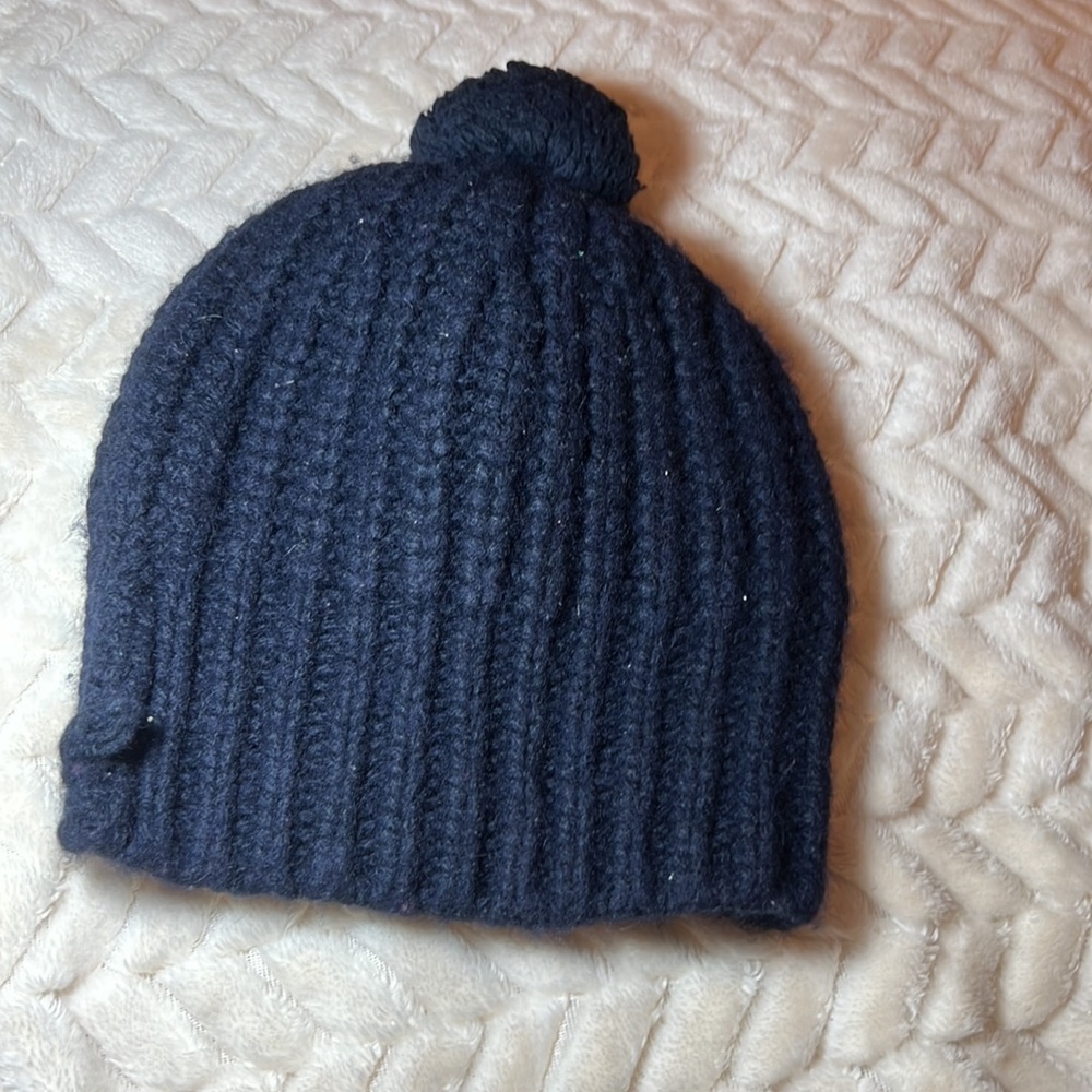 Men’s or women’s small knitted hat. - Picture 2 of 2